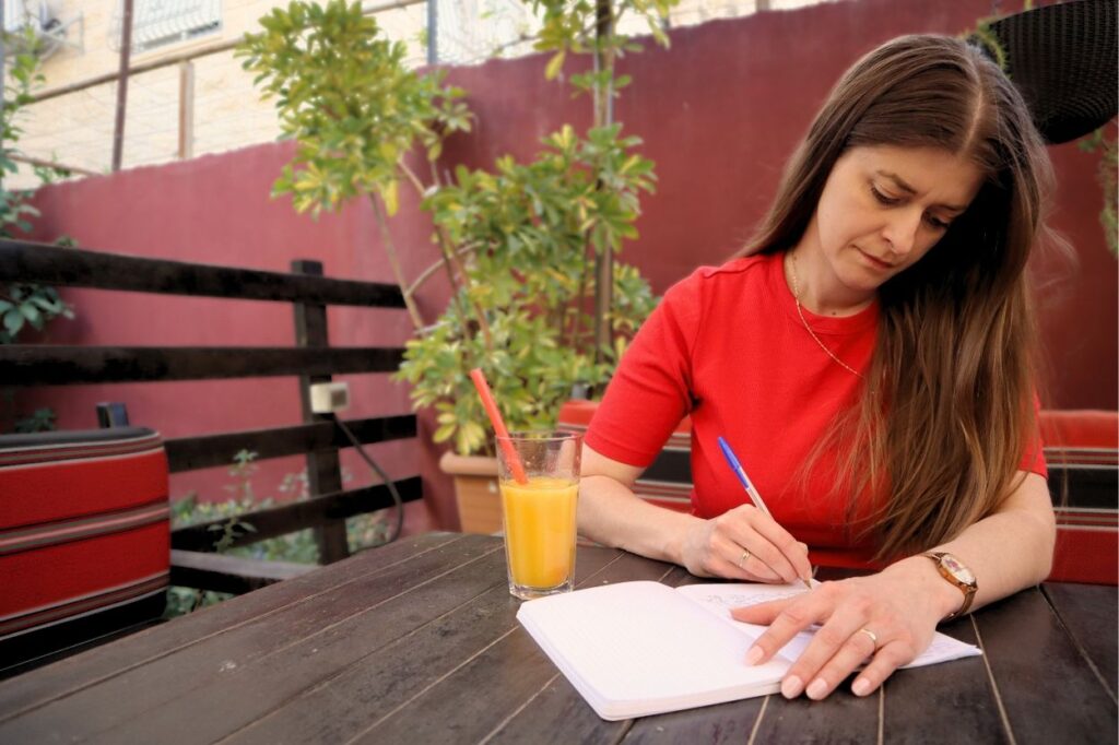 Sylwia Hazboun pisze